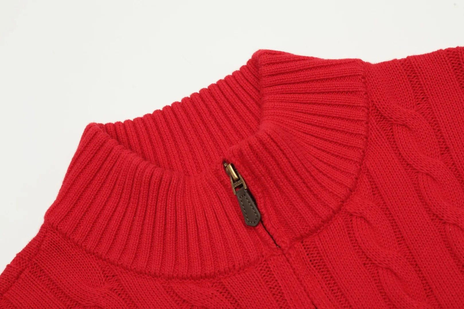 🅿️250 "Top quality" Style number: DS014# [Ralph Lauren half-zip solid color pony embroidered logo twist knitted sweater] ✅Ralph Lauren half-zip classic basic versatile unisex couple pullover sweater ✅Main supplier platform live broadcast Wholesale entity Replenish when out of stock Not removed from shelves ✅ZP quality 1:1 version Scan the code to enter the GF website Counter quality ✅Detailed quality The only one in Guangzhou Imported quality cotton yarn, focusing on high-end, cost-effective, good quality needless to say ✅The version is restored to the original order, the maximum size can be worn up to 200 pounds, loose, comfortable and stress-free ✅The upper body is simple and easy to match, ootd must-have style, good-looking clothes are never picky, a must-have wardrobe recommendation Size: S-XL Color: Navy blue, off-white, black, gray, khaki, light blue, yellow, pink, olive green, Chinese red